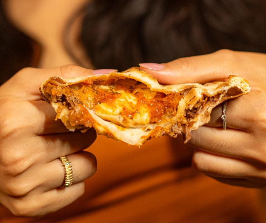 Calzone de Frango com Queijo